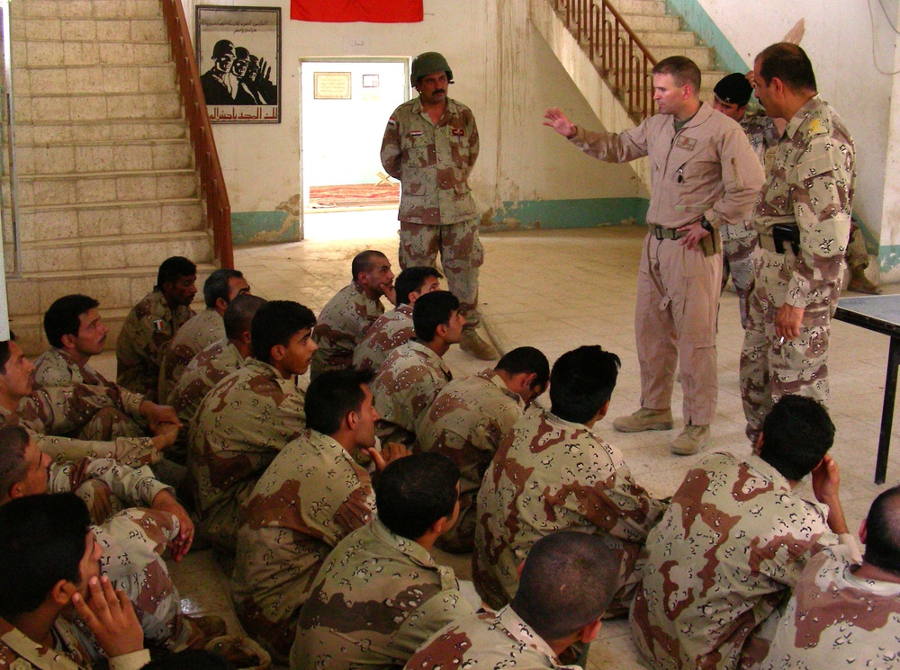 Marine Lt. Col. Trains Iraqi Soldiers in Hit
