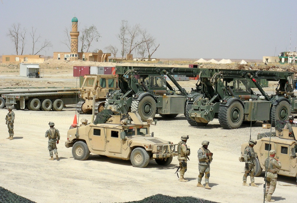 U.S. and Iraqi Troops Maintain Order in Hit, Anbar Province