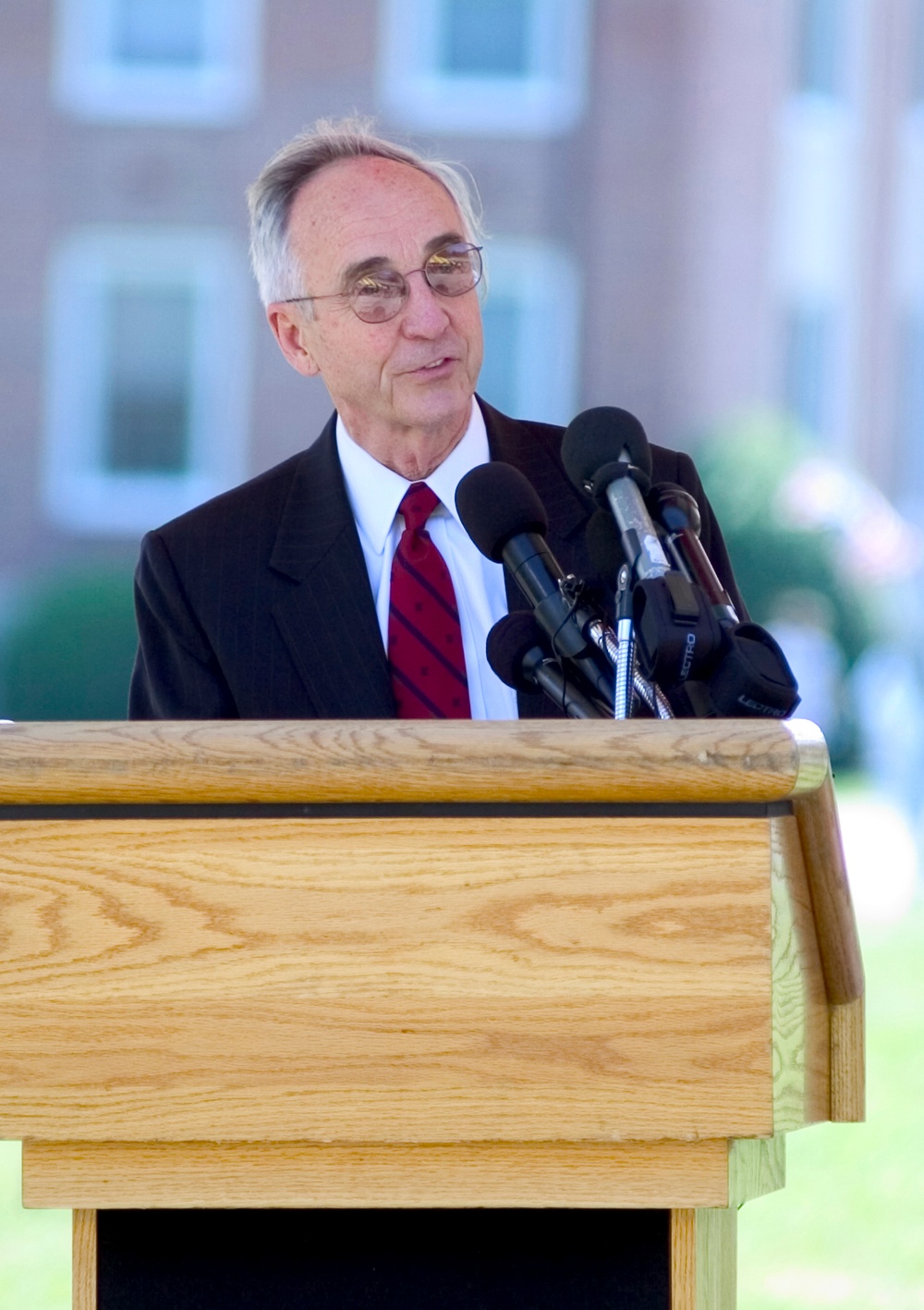 Deputy Defense Secretary Speaks at Islamic Prayer Center Dedication