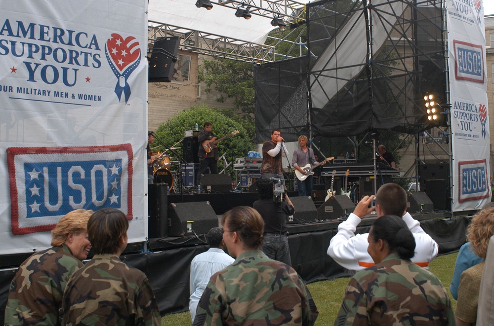 Former Marine Josh Gracin Performs at Army's 231st Birthday Celebration