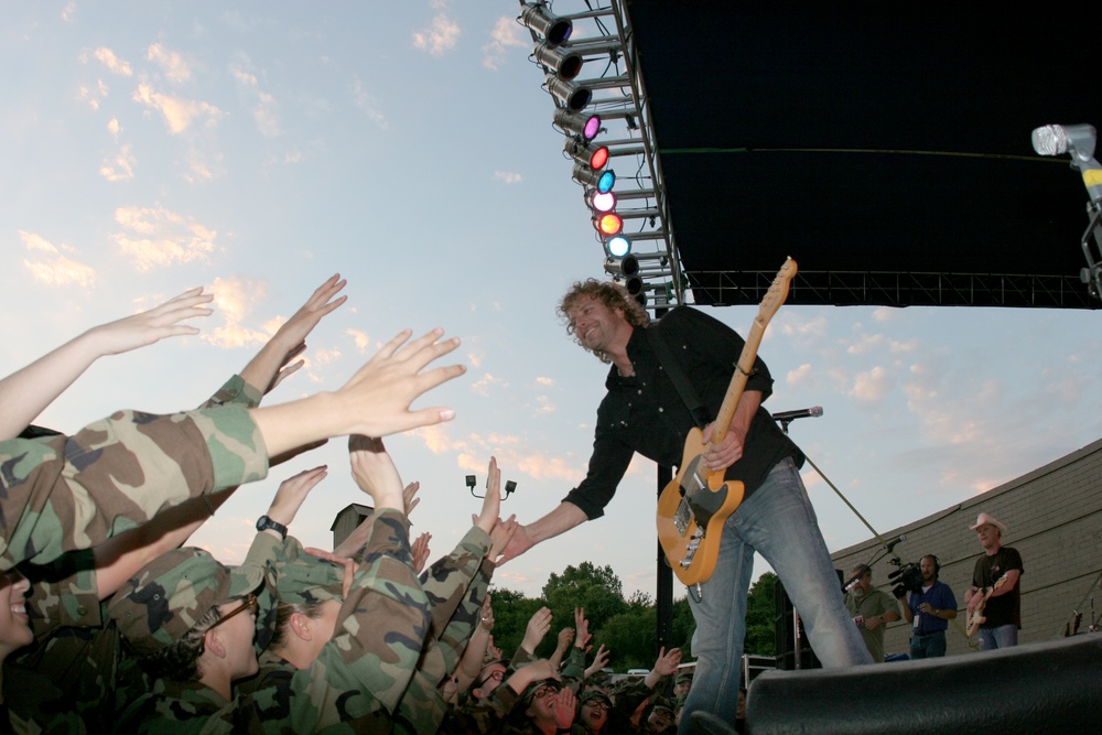 Dierks Bentley Performs for Basic Trainees at Lackland Air Force Base