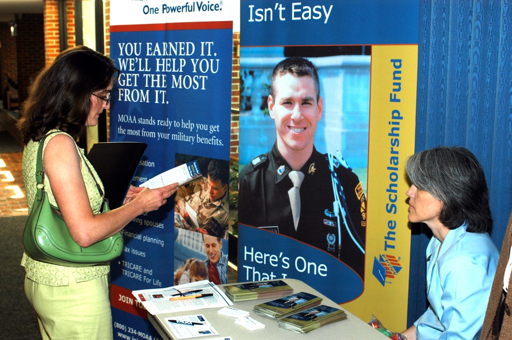 Military Spouses Connect at Career Expo