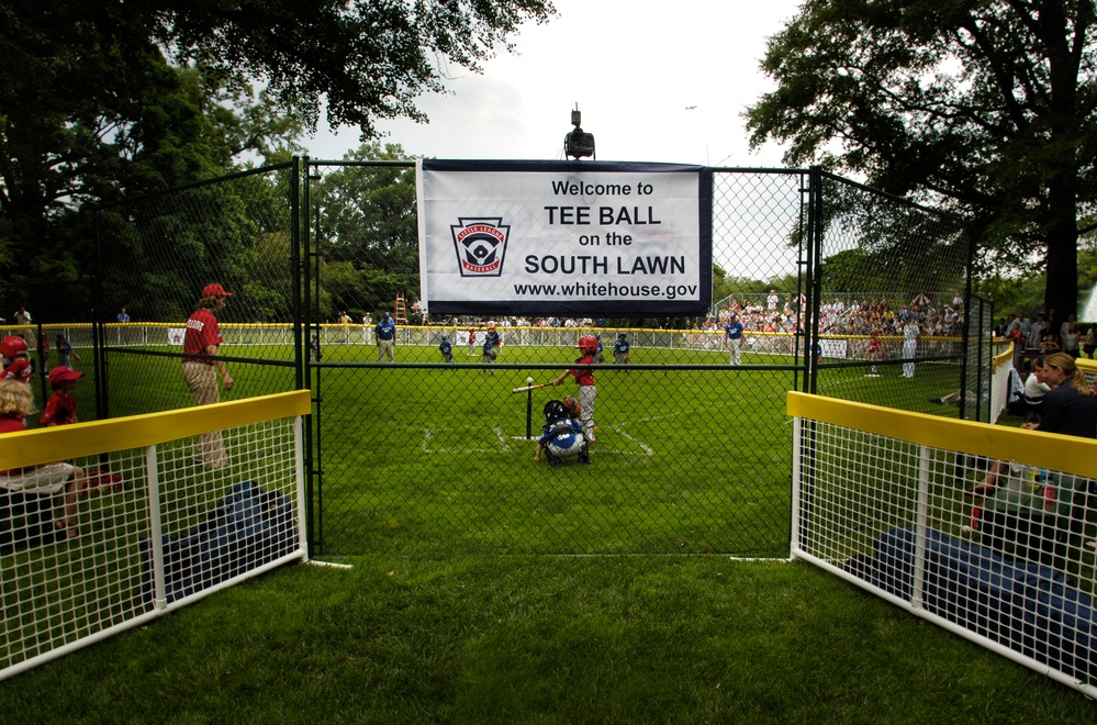 Little Leaguers Take the Field at White House for 2006 Season Opener