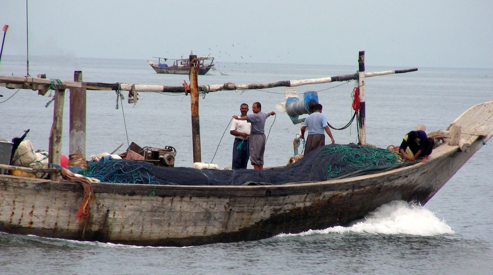 U.S. Coast Guard Chases Fishermen from Iraqi Oil Terminal Exclusion Zone