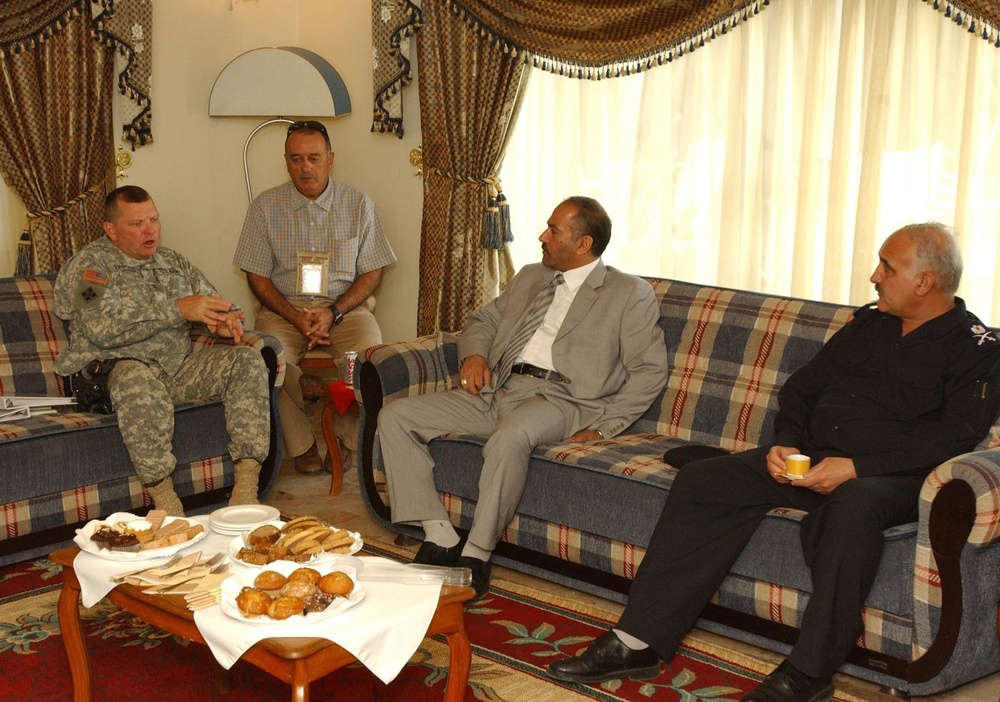 Iraqi, U.S. Generals Meet to Discuss Concerns, Reaffirm Commitment to Peace