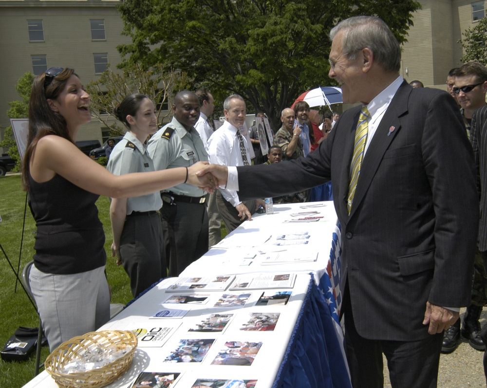 Rumsfeld Meets &quot;Operation Iraqi Children&quot; Volunteer at Pentagon Concert