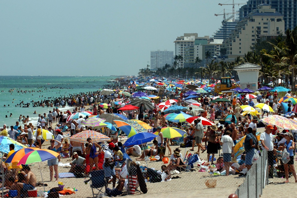 Massive Crowds Flock to Fort Lauderdale for Annual Air and Sea Show