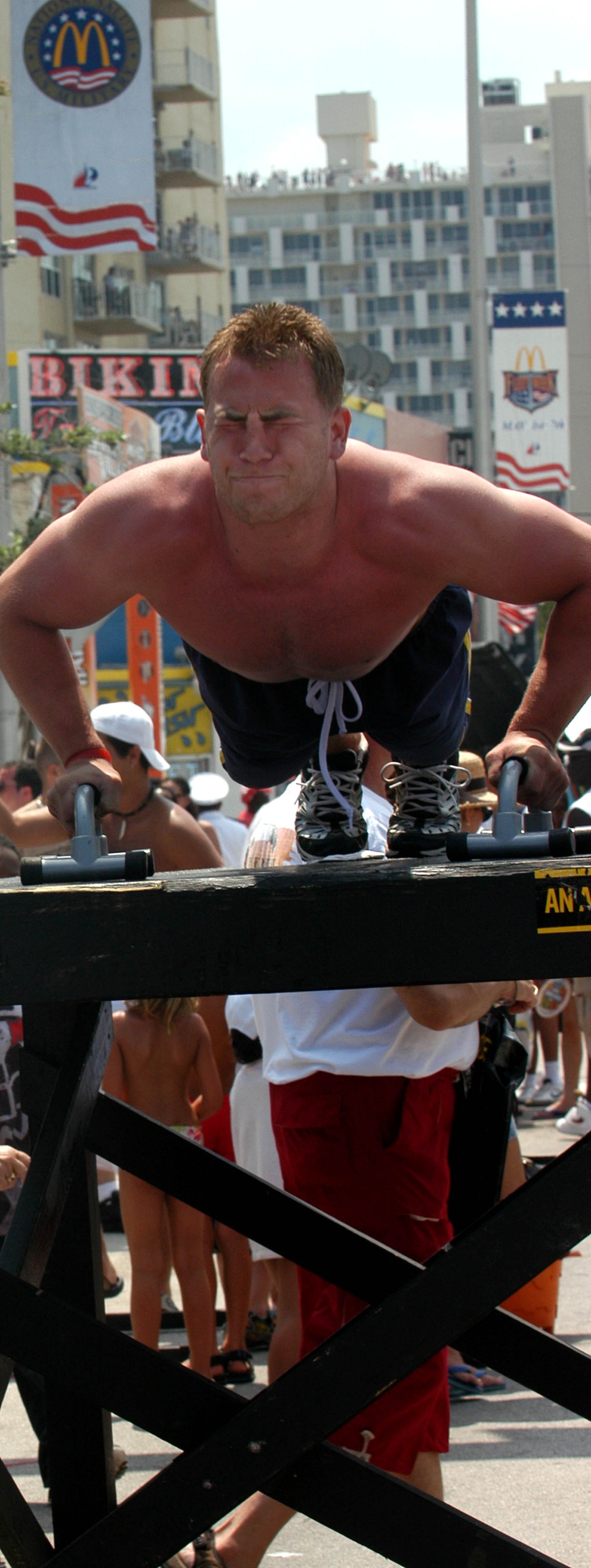 New Jersey Man Completes Push-Up Challenge at Fort Lauderdale Air Show