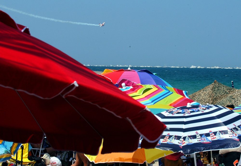 Vintage Biplanes Wow Crowds at Fort Lauderdale Air Show