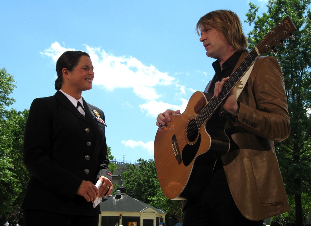 Country Music Star Rockie Lynne Interviewed by Navy Petty Officer Jennifer Gray at Pentagon