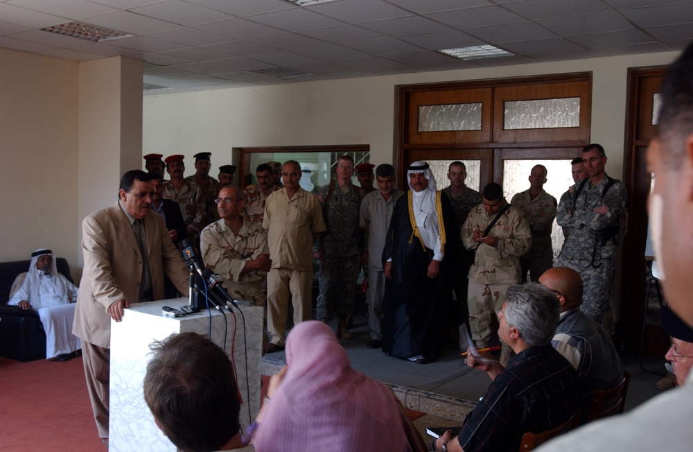 Tarmiyah Community Leader Addresses Press After North Baghdad Council Meeting