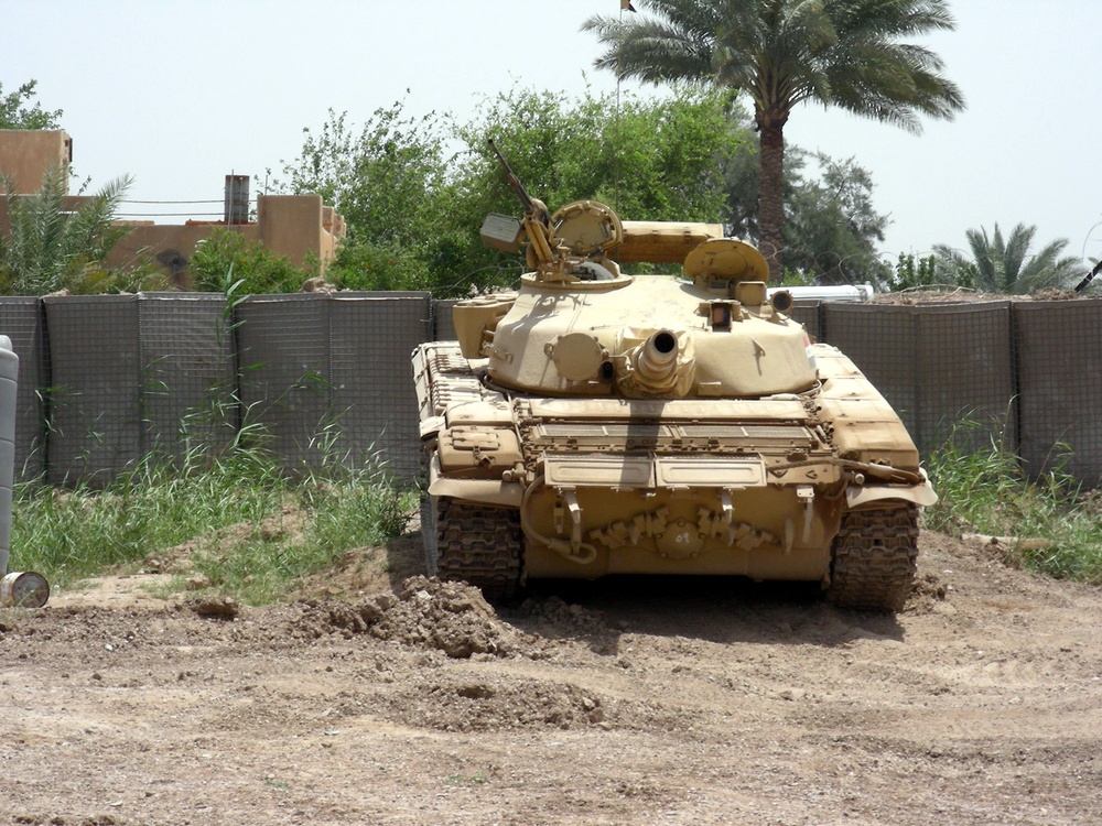 Iraqi, Coalition Forces Maintain Order at Checkpoint in Hor al Bash