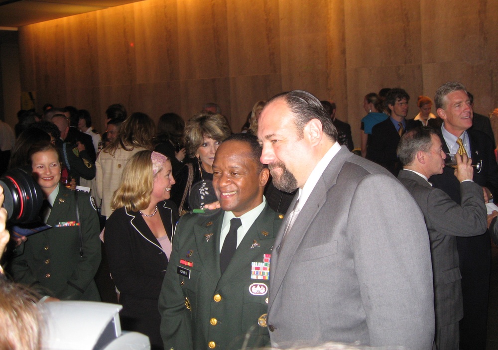 Army Colonel Hosts 'Sopranos' Star Gandolfini at 'Baghdad ER' Screening