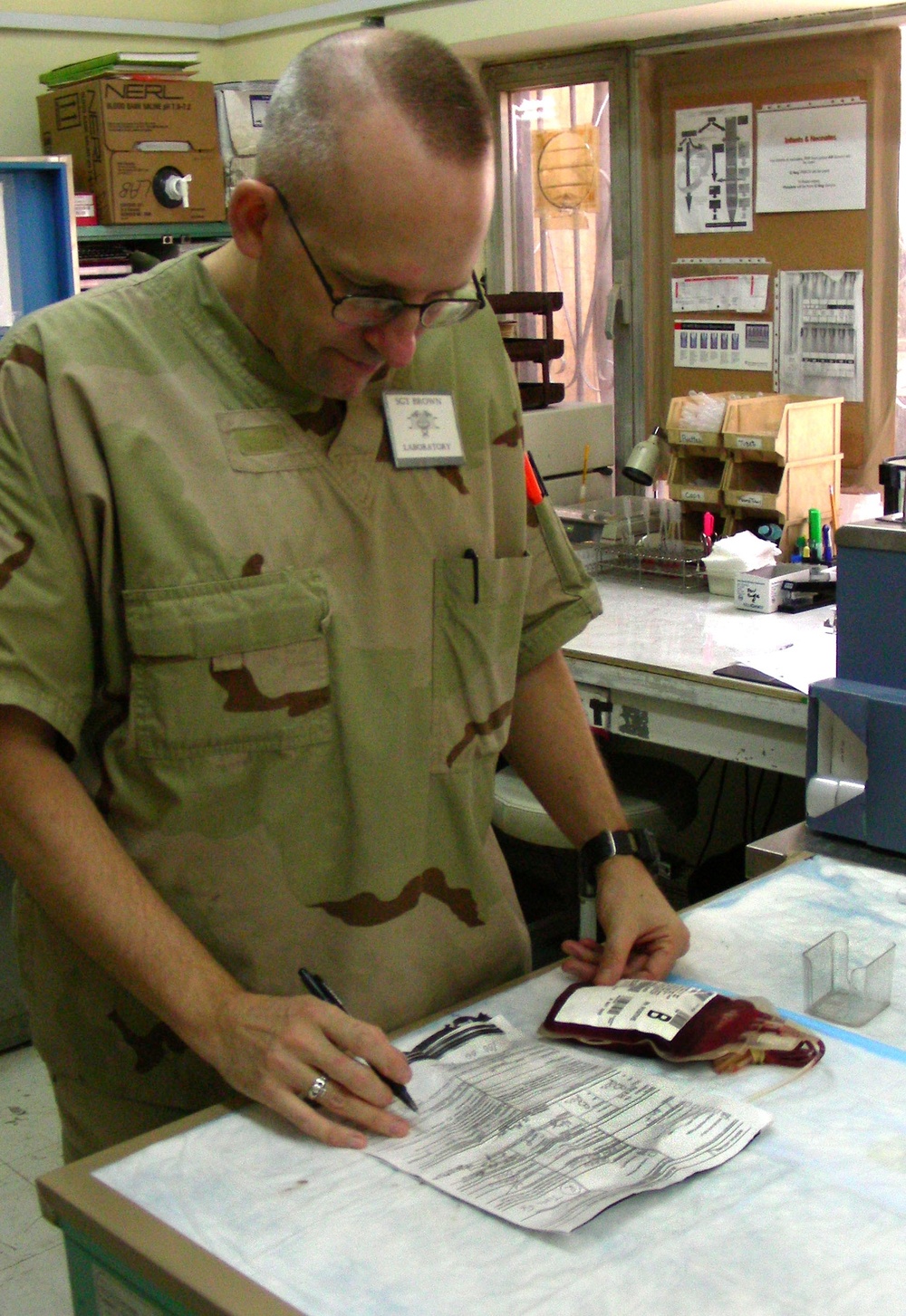 Army Medic Delivers Blood to Iraqi Hospital