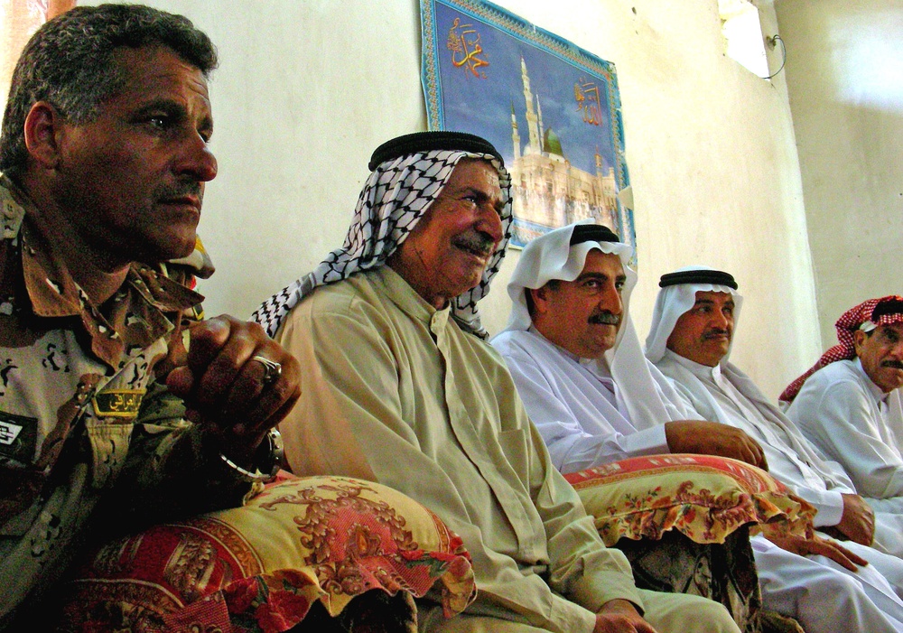 Iraqi and U.S. Military Leaders Confer Near Taji