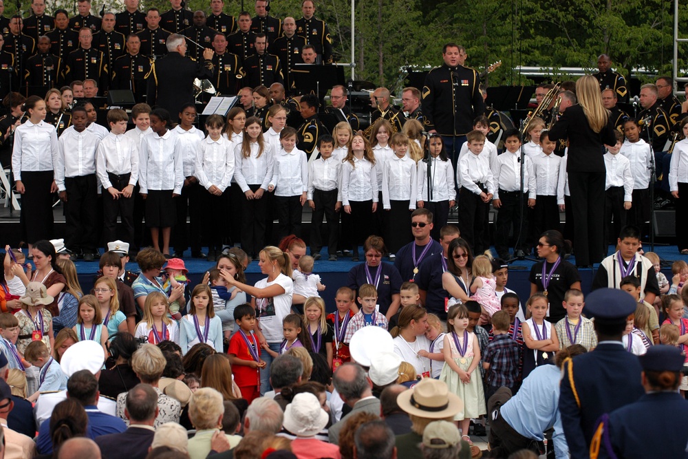 Children of Fallen Servicemembers Honored with Gold Medal of Remembrance