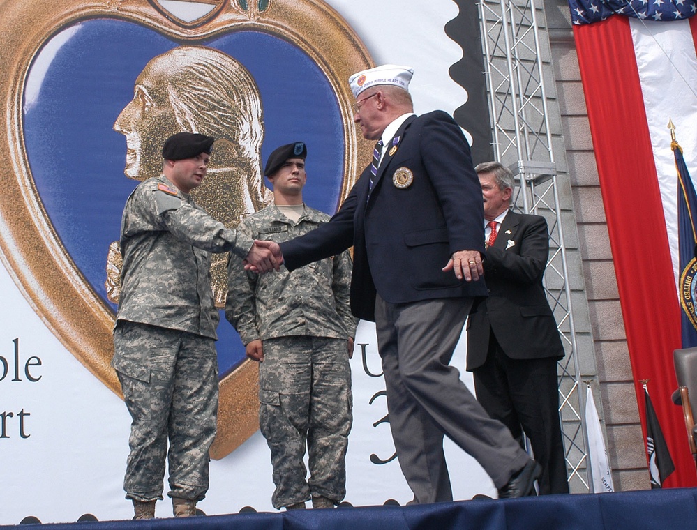 Military Leaders Honor Purple Heart Recipients at Arlington Ceremony