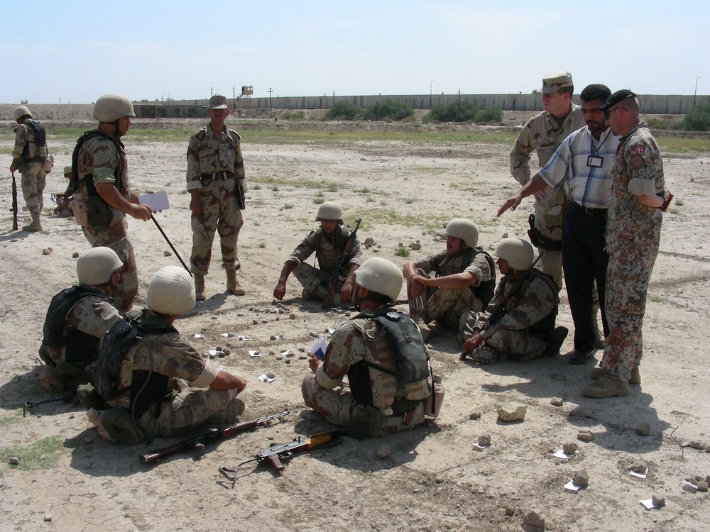 Iraqi Cadet Briefs Coalition Soldiers on Mission