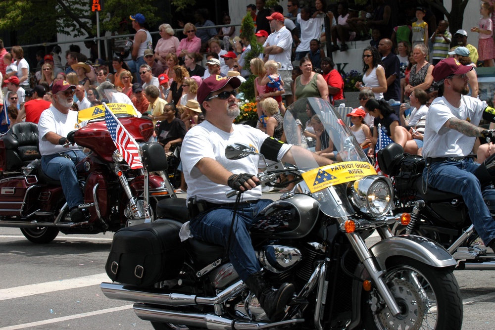 Patriotic Guard Riders Honor Fallen Soldiers at Indy 500 Festival Parade