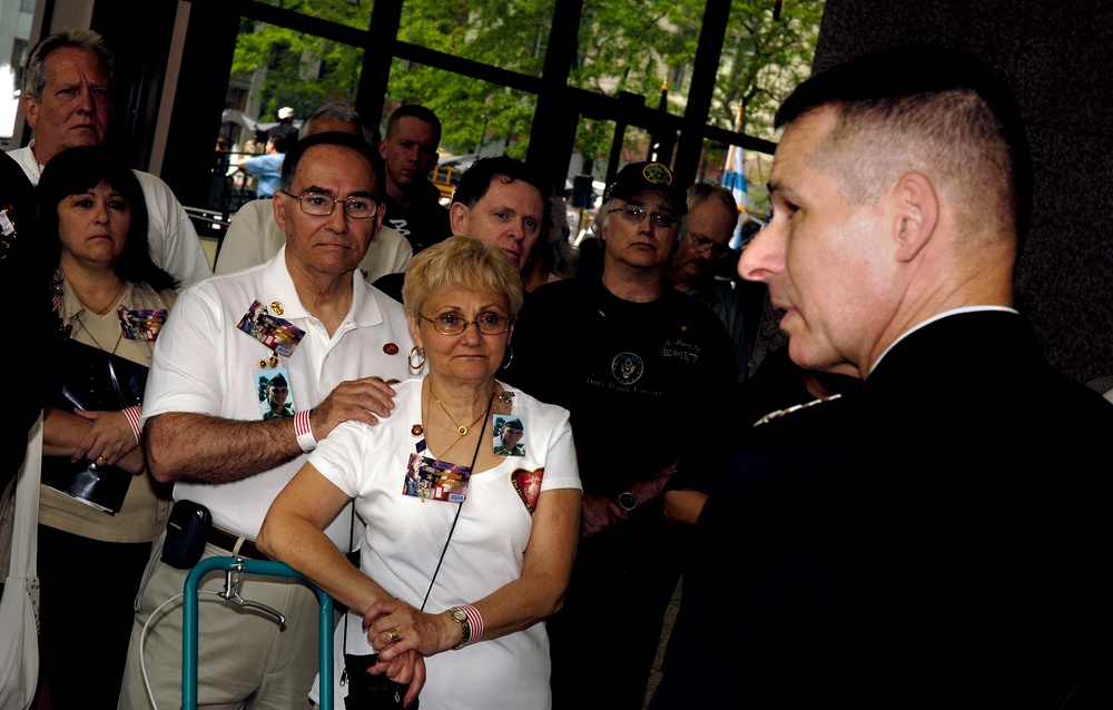 Pace Honors Gold Star Families at Chicago Memorial Day Parade