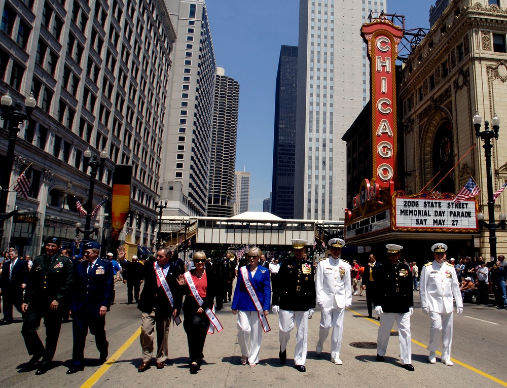Top U.S. Military Officer Leads Chicago Memorial Day Parade
