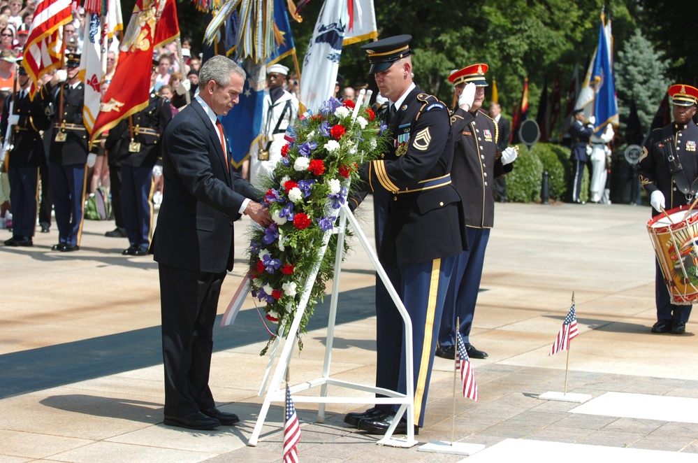 Bush Honors Fallen Soldiers at Arlington National Cemetery