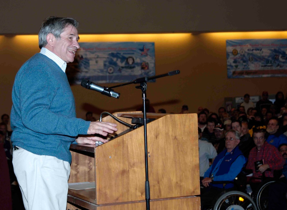 Wolfowitz Addresses Disabled Veterans at Winter Sports Clinic