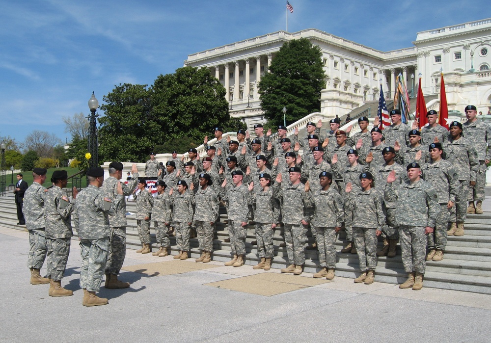 Army Reservists Reaffirm Oath to Defend Constitution at U.S. Capitol