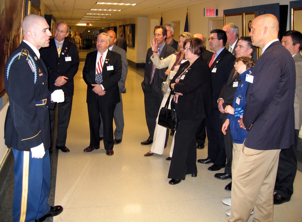 PGA Tour Members Tour Pentagon, Plan Charity Work for Troops
