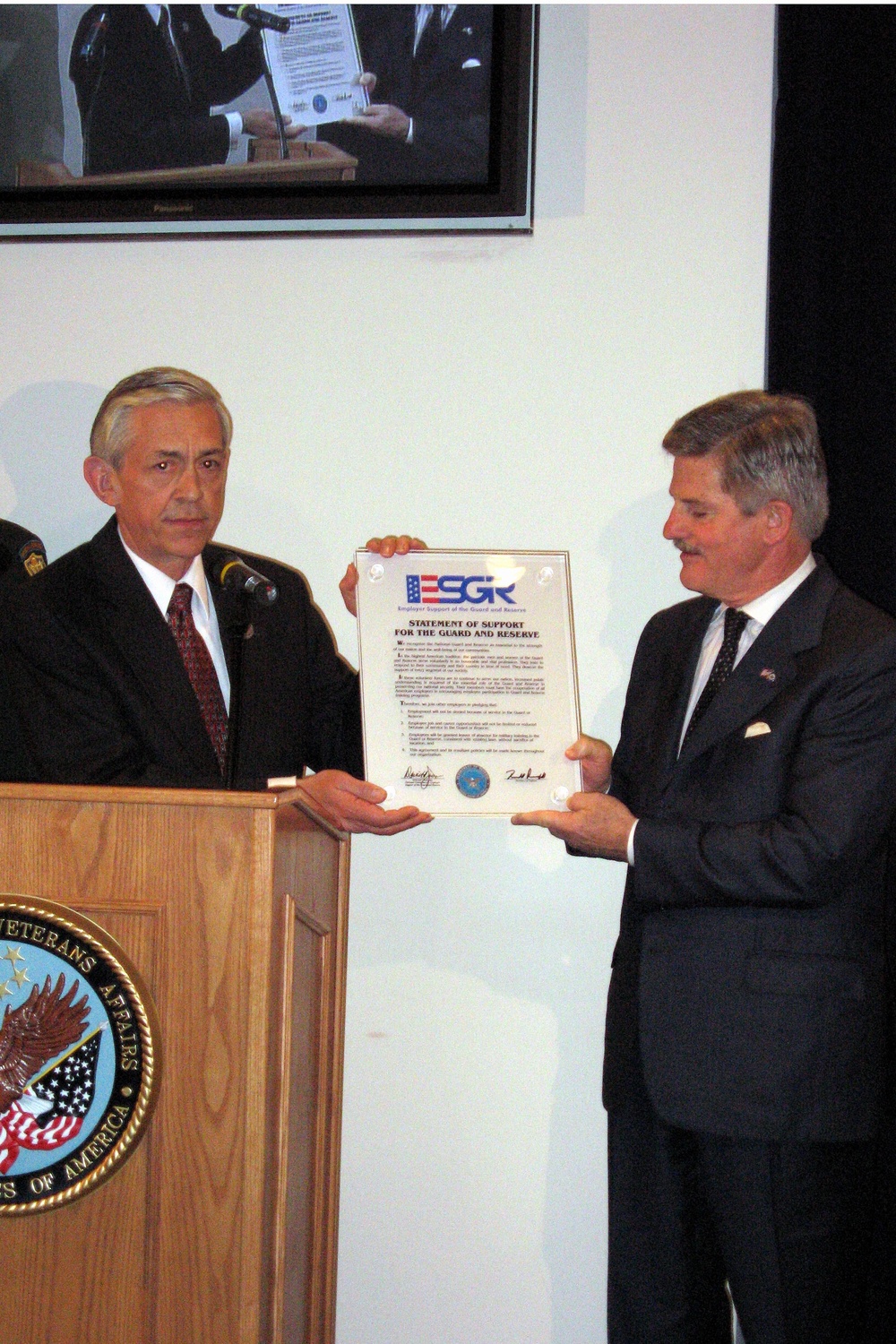 VA Secretary Nicholson Signs Employer Support Statement for Guard and Reserve