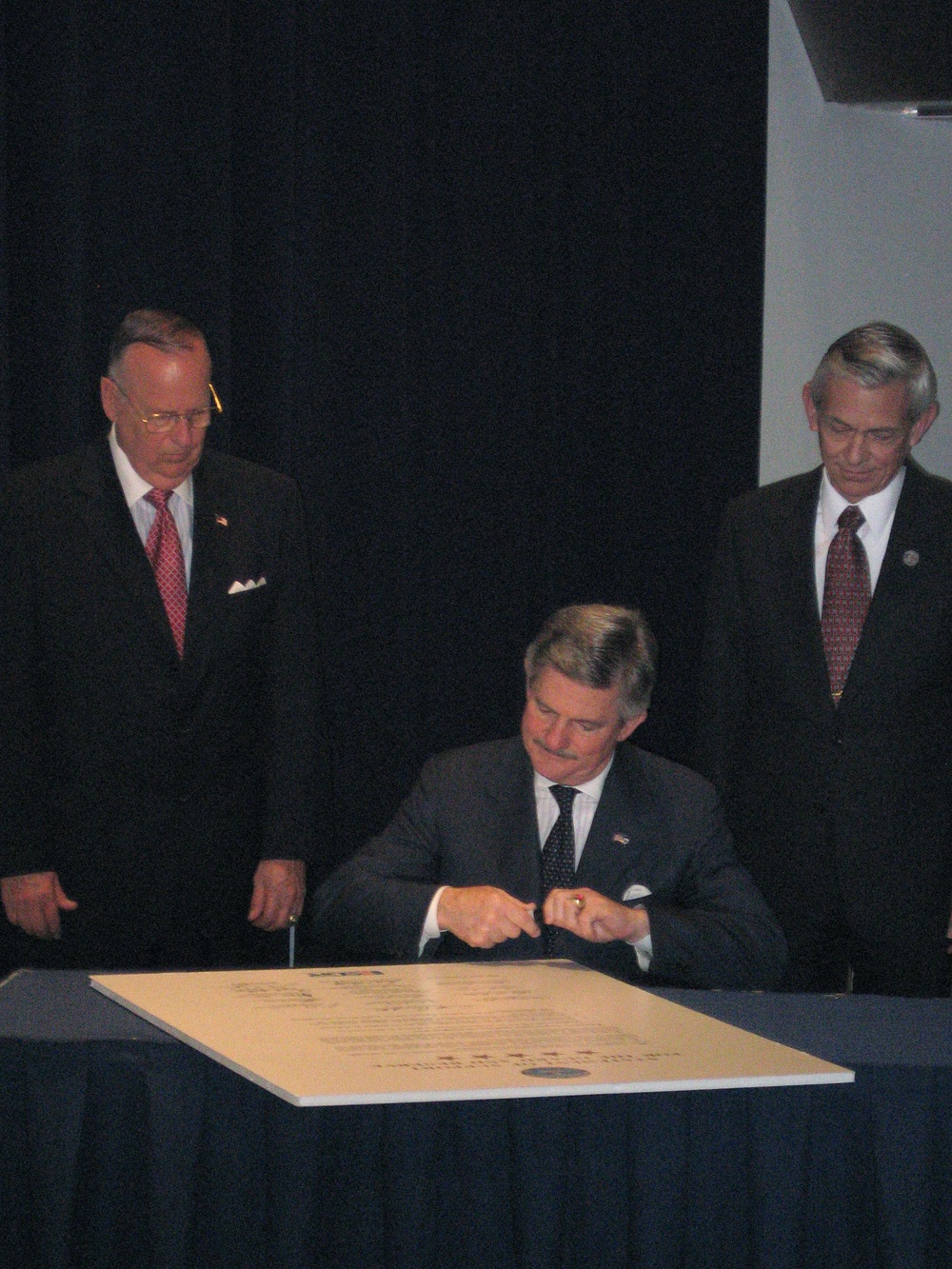 Defense, VA Officials Sign Employer Support Statement for Guard, Reserve