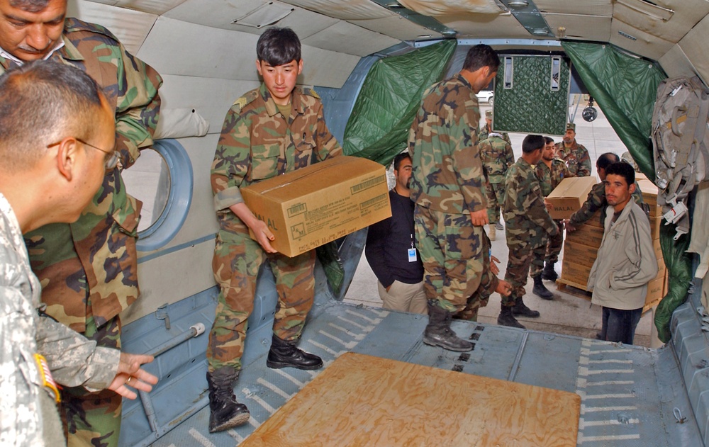 Afghan, U.S. Soldiers Collaborate on Aerial Resupply Mission at Bagram Air Base