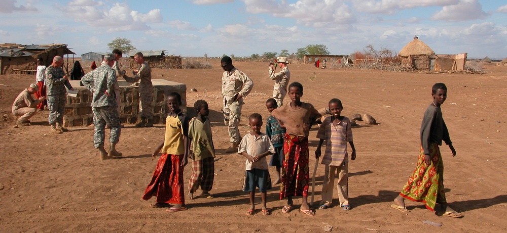 U.S. Servicemembers Meet Ethiopians at Water Project in Drought-Stricken Gode