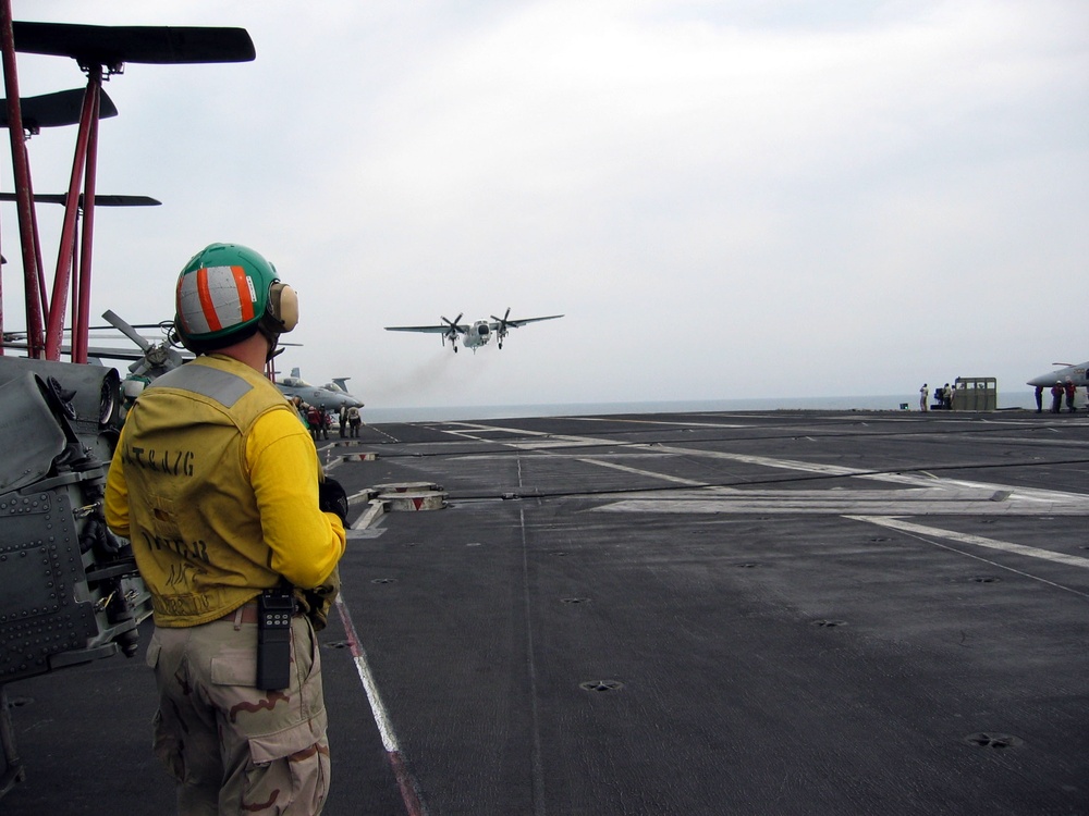 EC-2 Hawkeye Lands Aboard USS Ronald Reagan