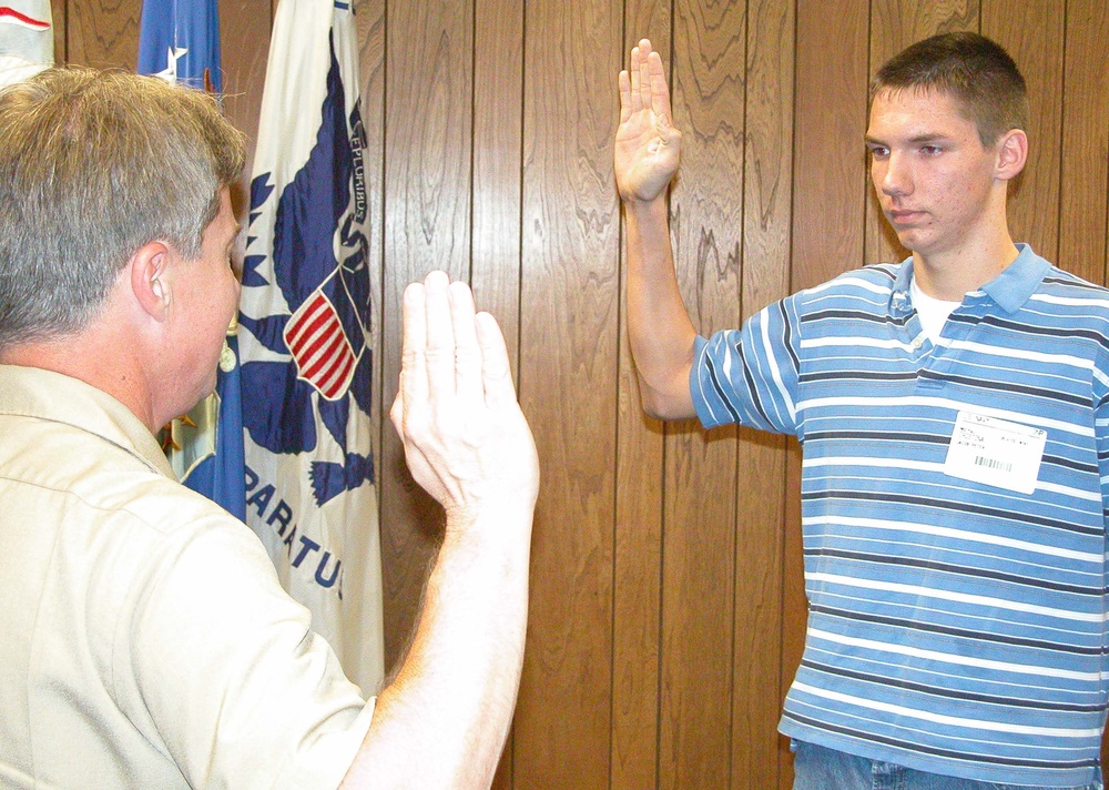 Metairie Resident Joins Navy, Becomes First to Enlist at New Orleans Recruiting Office Since Katrina