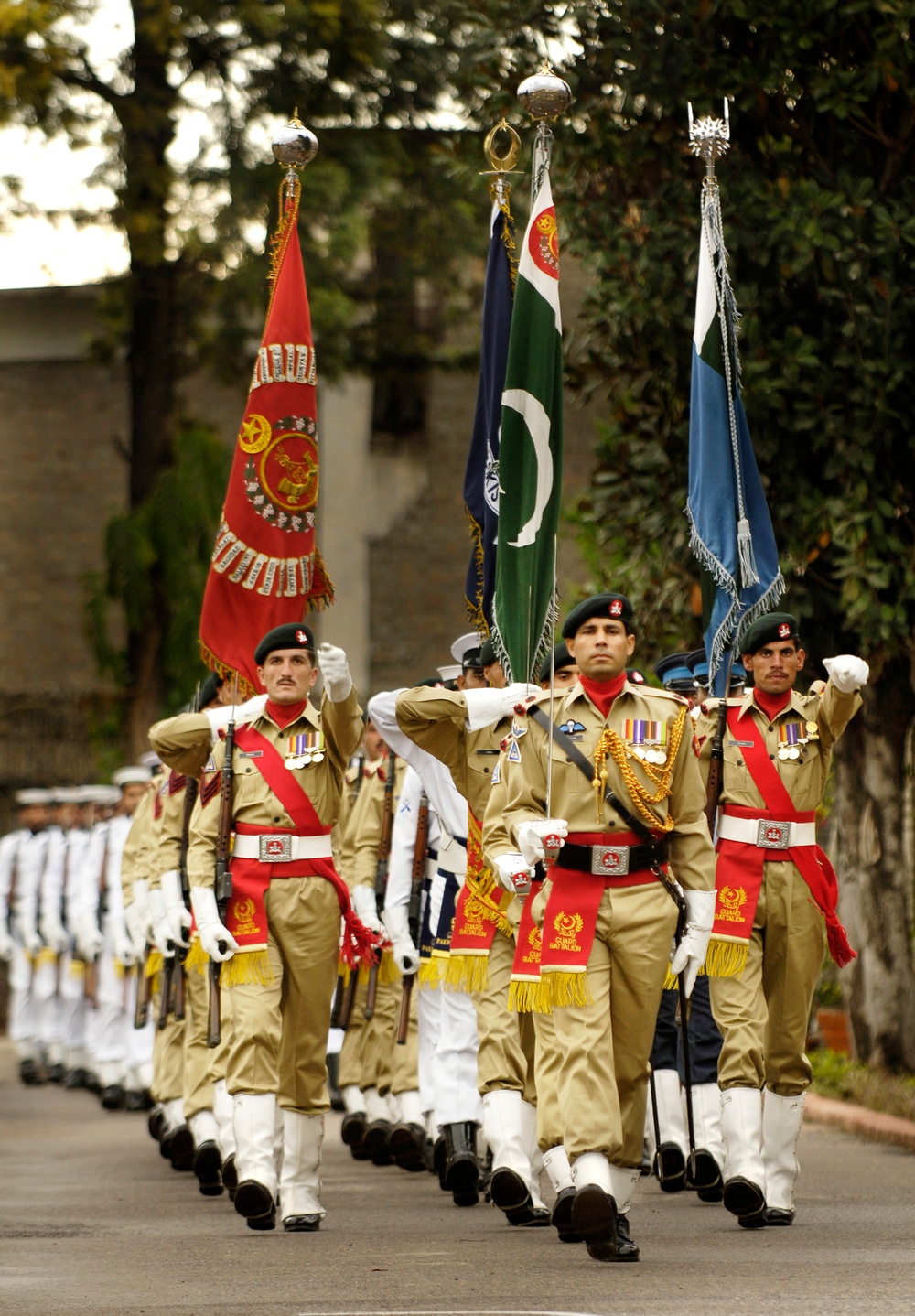 Pakistani Honor Guard Performs Ceremony for U.S. Military Leader in Islamabad