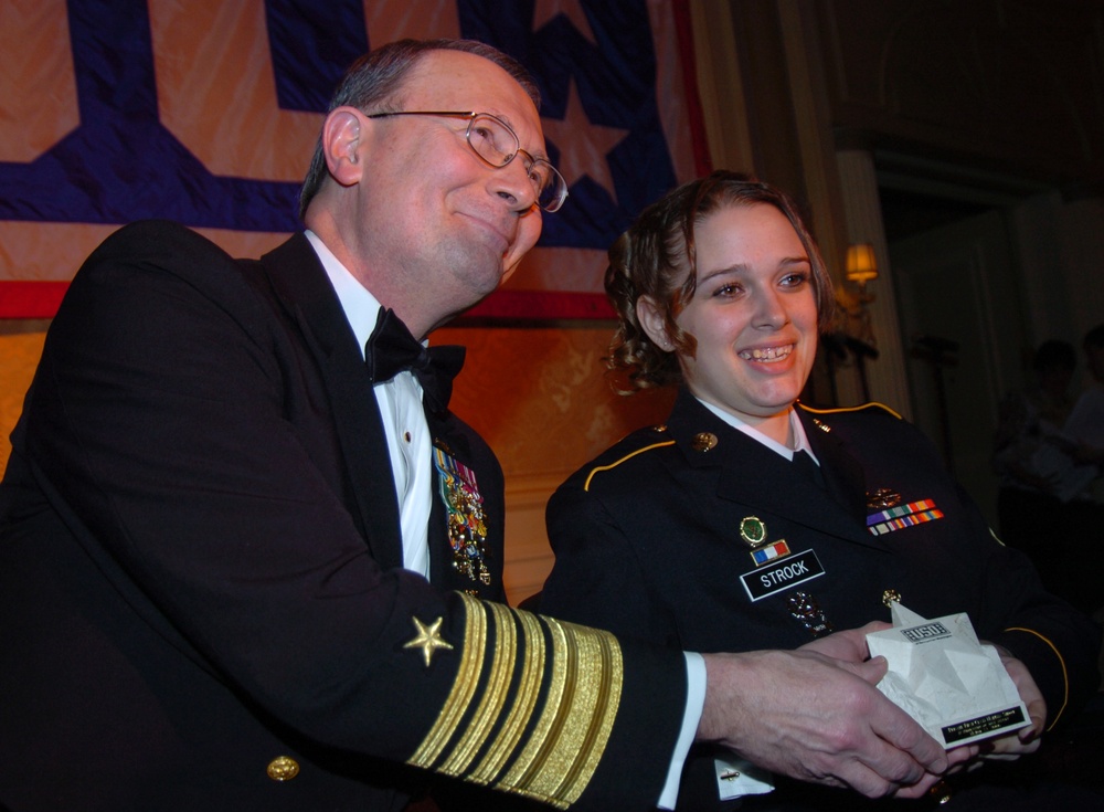 Vice Chairman Honors Troops at USO Awards Dinner