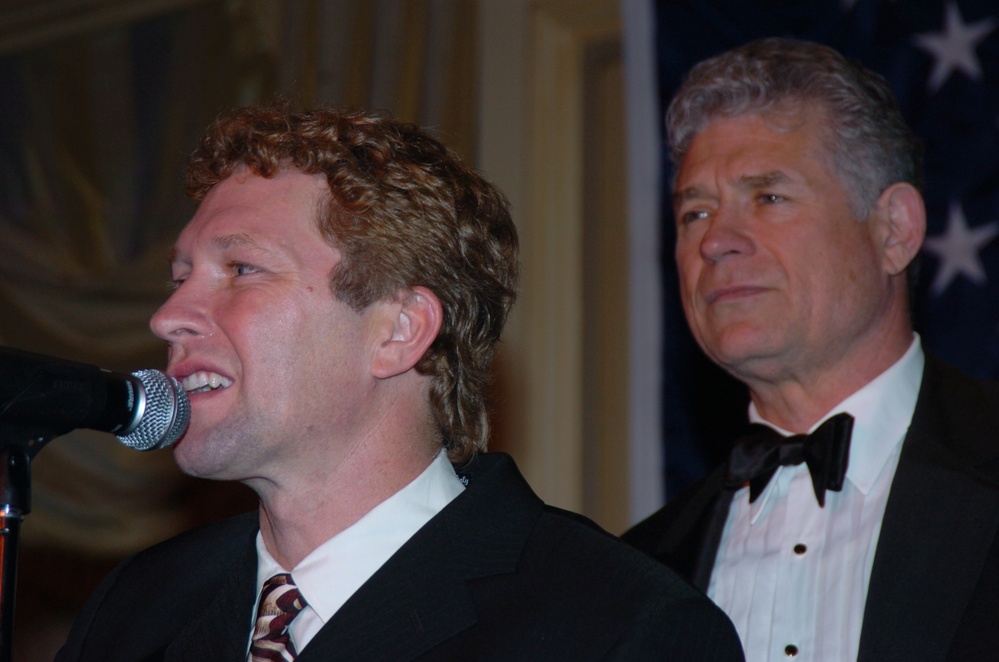 Country Music Star Craig Morgan Performs at USO Dinner with NFL Hall of Famer John Riggins