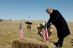 Rumsfeld Honors Flight 93 Victims at Shanksville Memorial