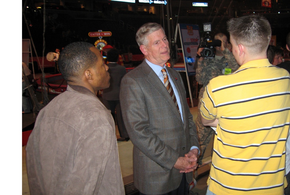 Retired General Visits Wounded Troops at Circus Event