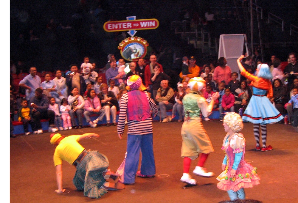 Ringling Bros. Clowns Entertain Children, Join America Supports You