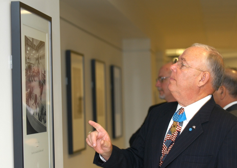 Medal of Honor Recipients Honored in &quot;Visions of Valor&quot; Exhibit