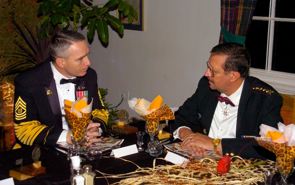 Senior Enlisted Leaders from U.S. and South Africa Meet at International Warrant Officers Conference