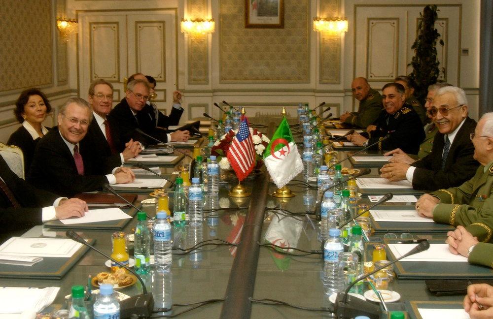 Rumsfeld Meets with Algerian Defense Minister in Algiers