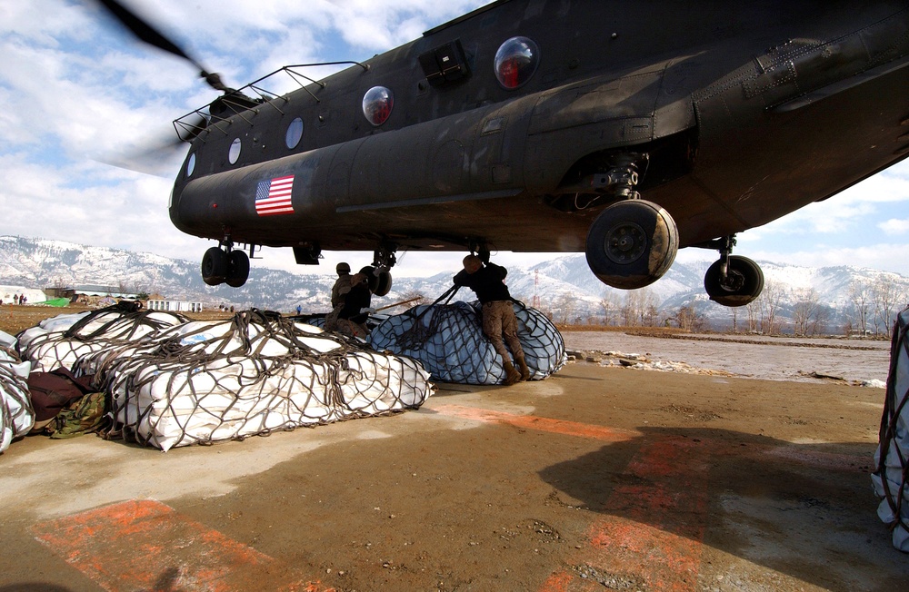 U.S. Military Delivers Earthquake Relief Supplies to Pakistan