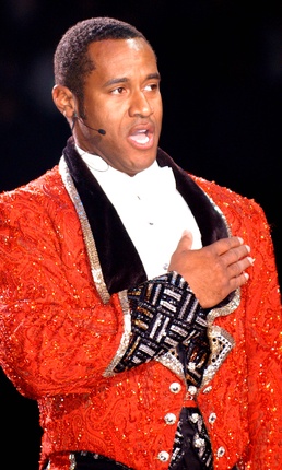 Ringling Bros. Ringmaster Leads Anthem at Atlanta Circus Opener