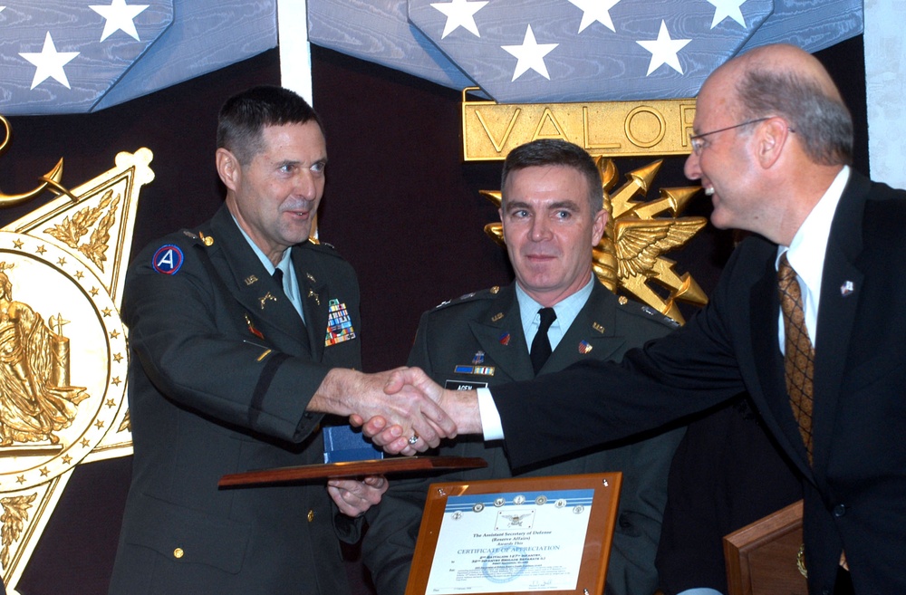 Military Officers Association Honors Rear Detachment Commanders