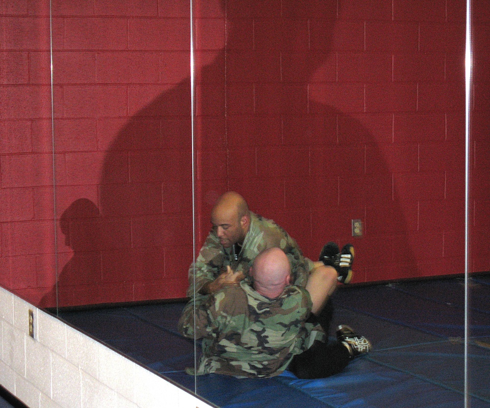 Army Combatives Instructors Teach Patients and Soldiers at Walter Reed