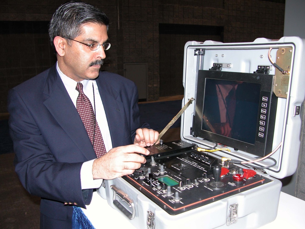 Army Engineer Demonstrates Remote Control for SWORDS Robot