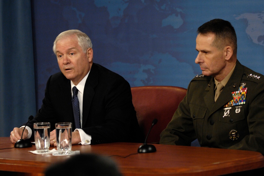 Gates, Pace Address Media on Defense Issues